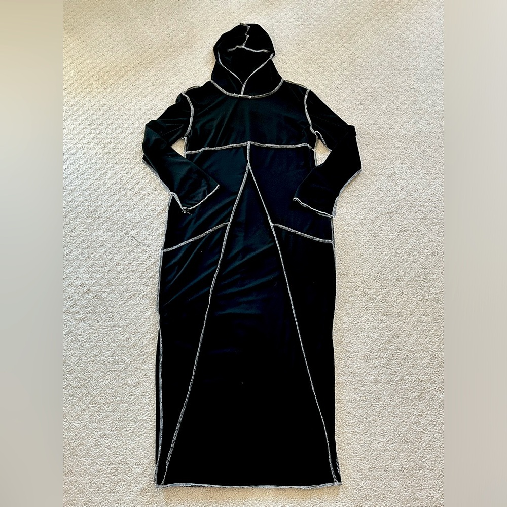 BRAND NEW HOODED DRESS WITH STITCHING DETAIL🤌🏻BEST FIT FOR SIZE 1X